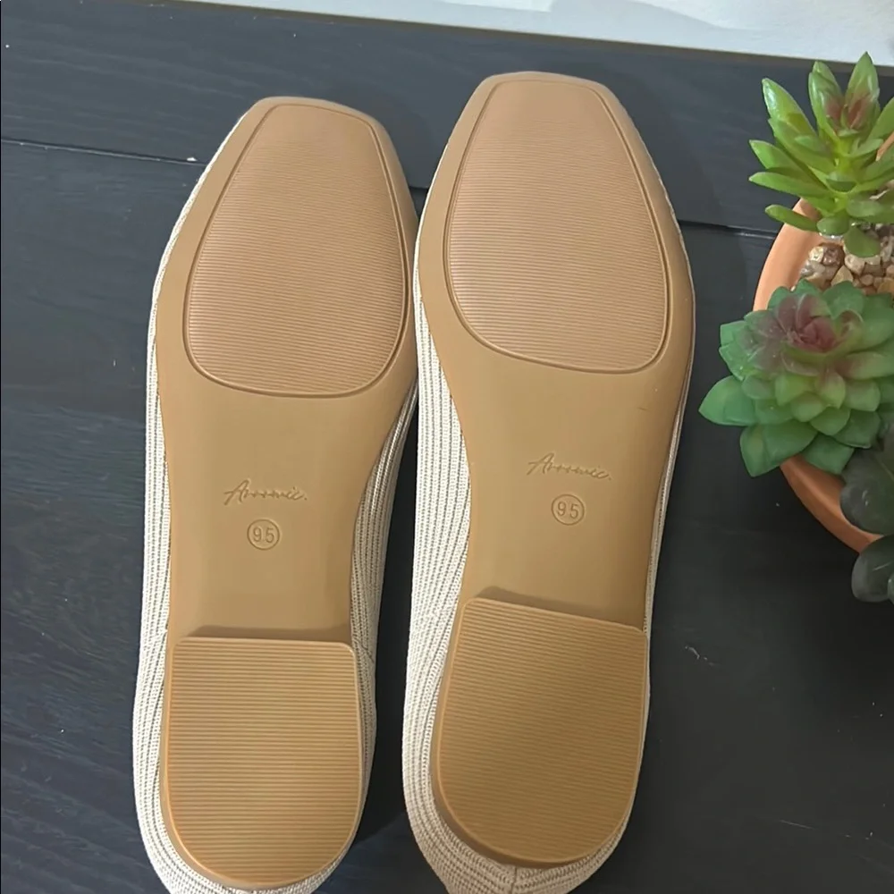 Cream Flats with Textured Fabric and Square Toe Design - Picture 2 of 4